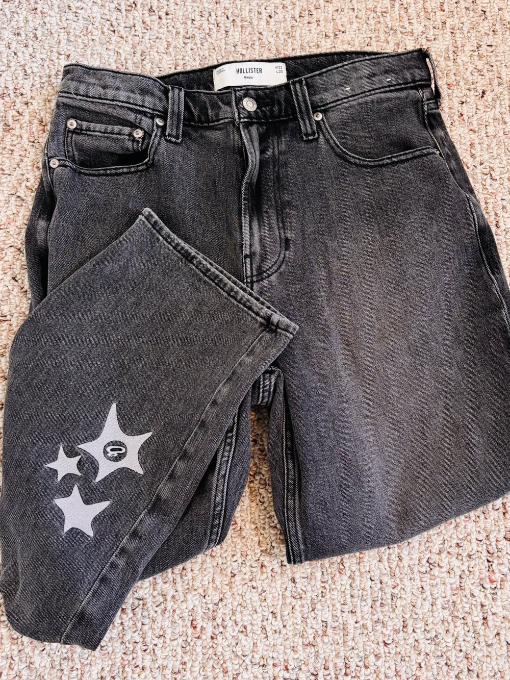 Hollister Men's Baggy Washed Black Jeans with Star Graphic 32x30